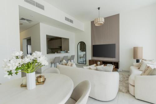 Nasma - RAK Bliss 2BR Villa, Maid Room & Backyard, Ras al-Khaimah (foto 9)