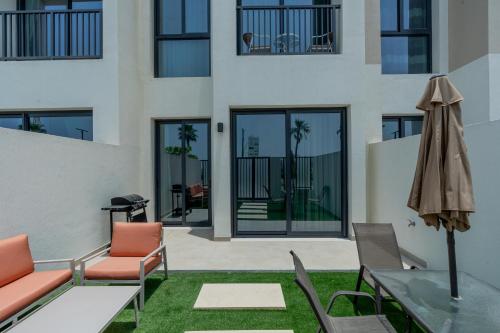 Nasma - RAK Bliss 2BR Villa, Maid Room & Backyard, Ras al-Khaimah (foto 7)