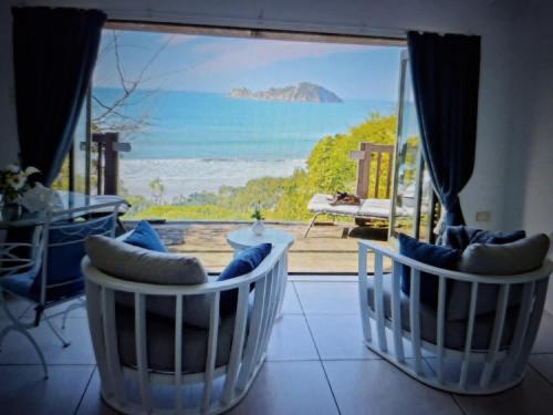 Balcony/terrace, Rangimarie Anaura Bay Beachstay in Tokomaru Bay