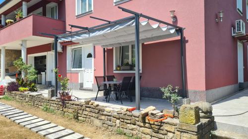 Apartments STRUNAJN