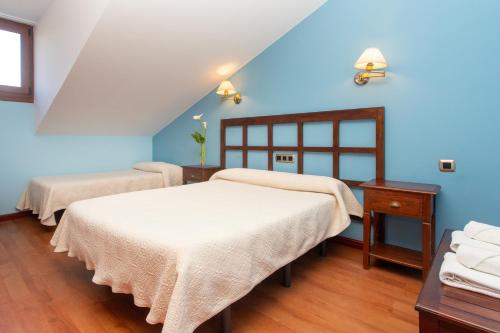 1 double bed, 1 twin bed