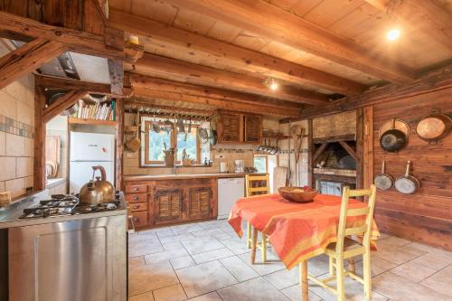 Konyha, Le Jardin de Serenne La Mortise in Saint Paul Sur Ubaye