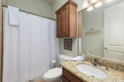 2 Bed 2 Bath 2nd Fl Condo by Beach with Pool - image 5