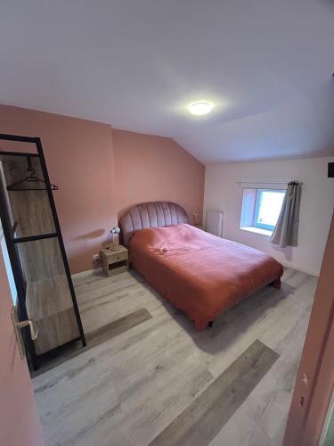 Maison 4 personnes, TV connectée (Maison 4 personnes, TV connectee) in Joinville