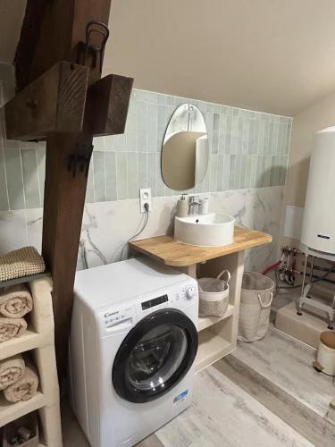 Maison 4 personnes, TV connectée (Maison 4 personnes, TV connectee) in Joinville