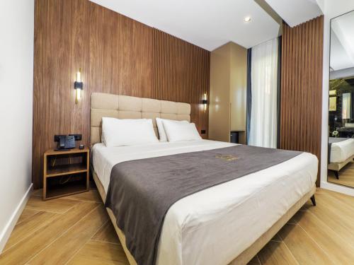 ES Hotel in ลาปราเก