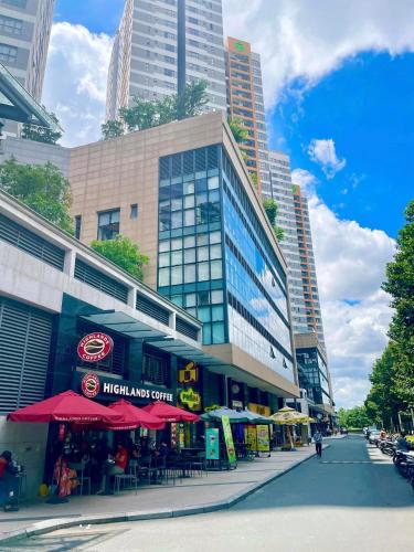 Dingdong Suites – The Sun Avenue – Free Pool & Gym