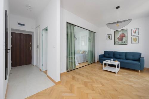 Stylish One Bedroom Apartment in Warsaw with Balcony by Noclegi Renters, Varsovie (photo 10)