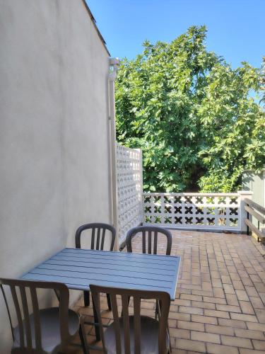 Logement avec terrasse et jardin