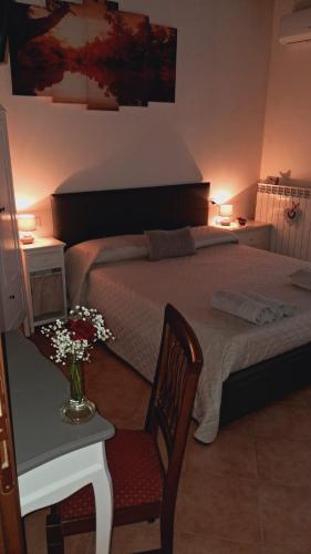 1 queen bed, 1 twin bed