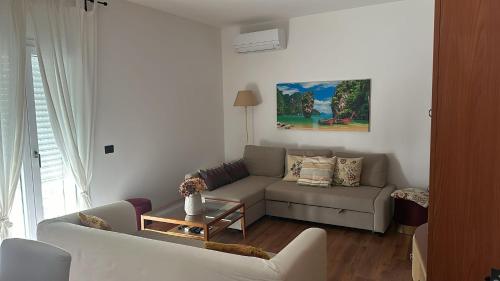 Home to Rosy in مارسالا