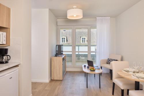 廚房, Zenitude Hôtel-Résidences Saumur (Zenitude Hotel-Residences Saumur) in 索米爾市中心