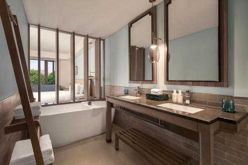 room detail thumbnail 2