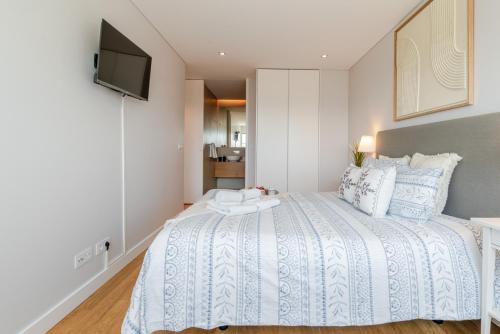 Stylish Home with Balcony & Garage by HostWise, Porto (Foto 9)