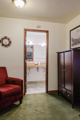 Crystal Mountain Hotels - image 10