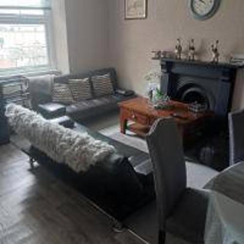 Seaview 2 bedroom Apartment Sleeps 4 and floor
