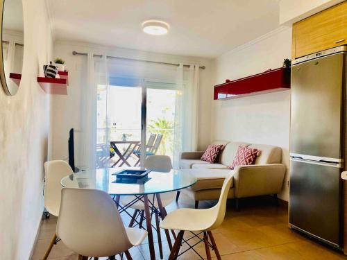 Apartamento 1ª línea playa con piscina y parking (Apartamento 1ª linea playa con piscina y parking) in Daimuz