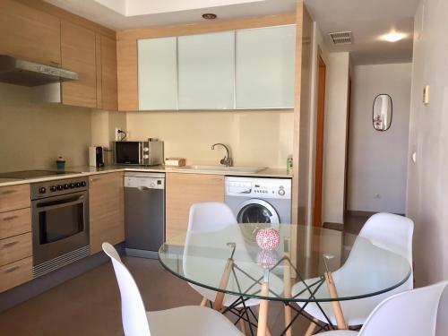 Apartamento 1ª línea playa con piscina y parking (Apartamento 1ª linea playa con piscina y parking) in Daimuz