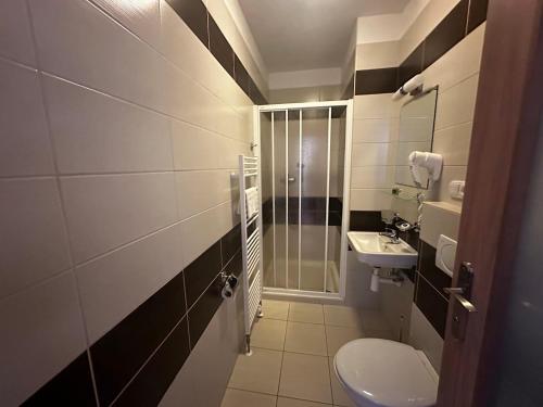 Hotel Opera Room Type - Twin Room with Bathroom