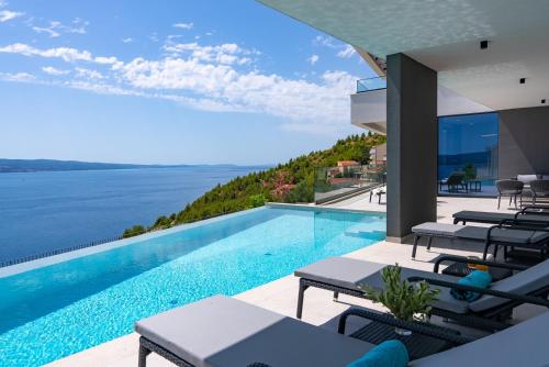 NEW! Villa Angelus – Your Luxurious Retreat near the Sea in เซลีนา