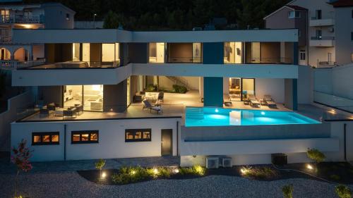 NEW! Villa Angelus – Your Luxurious Retreat near the Sea in เซลีนา