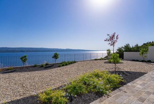 ทัศนียภาพภายนอกโรงแรม, NEW! Villa Angelus – Your Luxurious Retreat near the Sea in เซลีนา