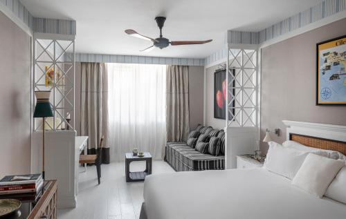 1 queen bed, 2 twin beds