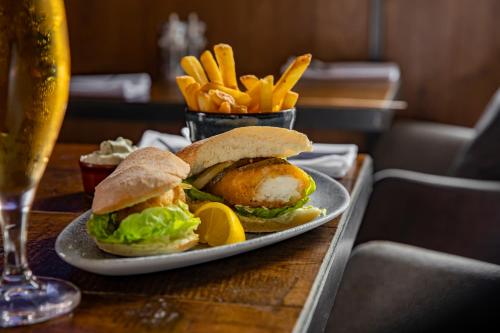 Ресторант, Hilton Garden Inn Bristol City Centre in Бристъл