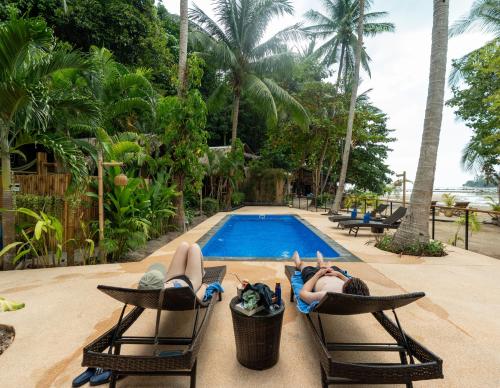 Bamboo Bay Eco Resort - 수영장