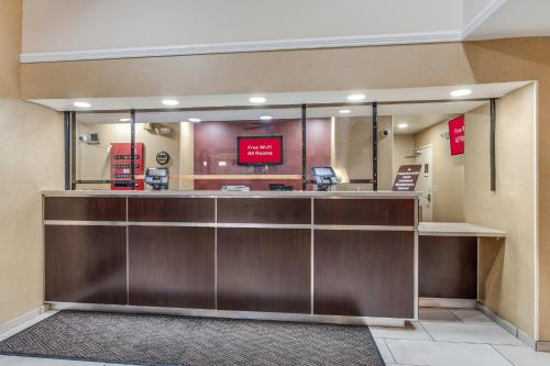 Lobby, Red Roof Inn Phoenix North - I-17 at Bell Rd  in Metro Center