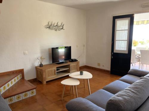 MISTRAL 10 by SOM Menorca, Fornells (photo 3)