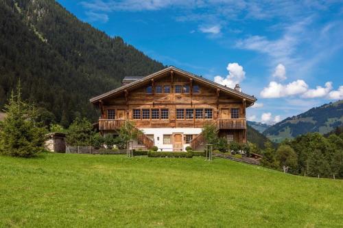 Elegant Alpine Chalet with Spa in Lauenen Bei Gstaad