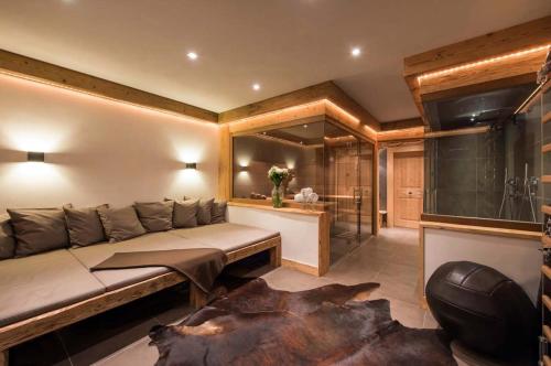 Elegant Alpine Chalet with Spa in Lauenen Bei Gstaad