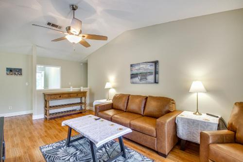 Shop, Dine & Visit UWF: Pensacola Home w/ Yard!, Pensacola