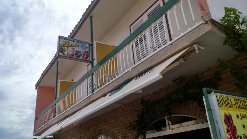  Apartmani Jurin, Ferienwohnung in Primošten