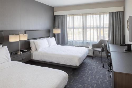 2 queen beds