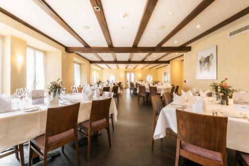 Restaurant, Neuhaus Golf- & Strandhotel in Unterseen