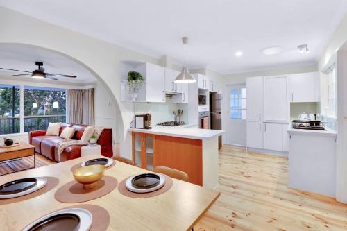 Sunbury large family home pet friendly airport in Sunbury