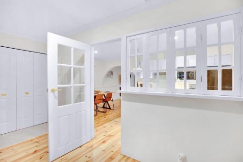 Sunbury large family home pet friendly airport in Sunbury