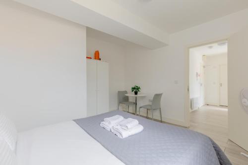 Sleek Studio Style Flat near City of London, London (photo 4)