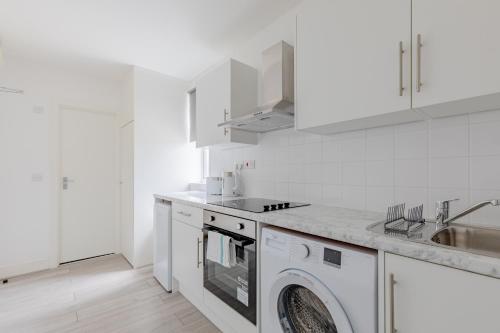 Sleek Studio Style Flat near City of London, London (photo 7)