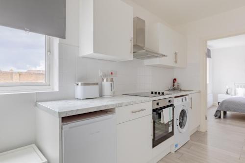 Sleek Studio Style Flat near City of London, London (photo 8)