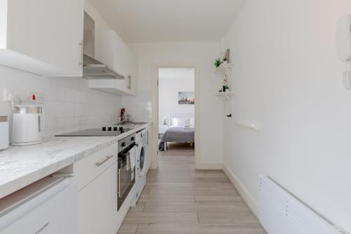 Sleek Studio Style Flat near City of London, London (photo 9)