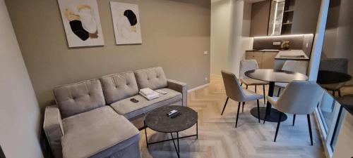 Kitchen, Luise LuXe Suites in Kassisaba