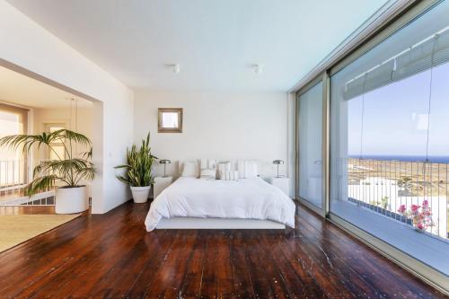 Adult Only Casa Chana - Contemporary villa with Private Pool and Sea Views in Guatiza