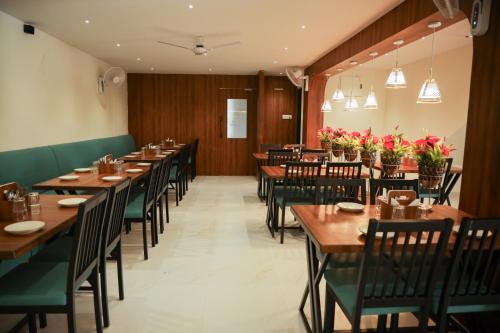 Restaurant, The Royal Anandraj in Walwa