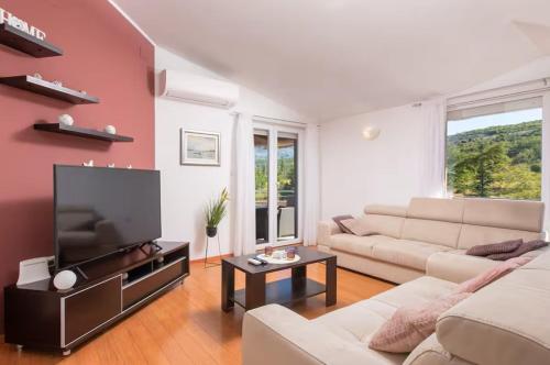 Villa Dola with private pool in Ercegovci
