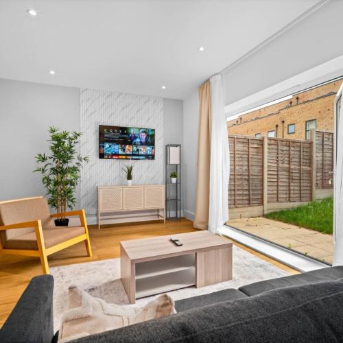 Modern 4 Bedroom Townhouse - Garden - High Speed WiFi - Netflix 17SL