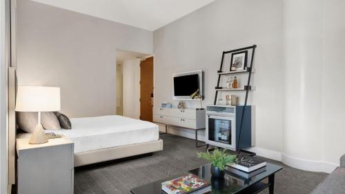 1 queen bed