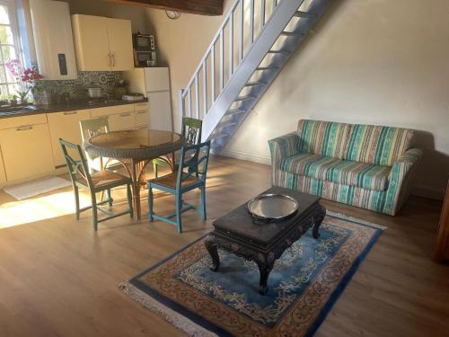 Maison Bleue in มัคนีย์ คัวร์